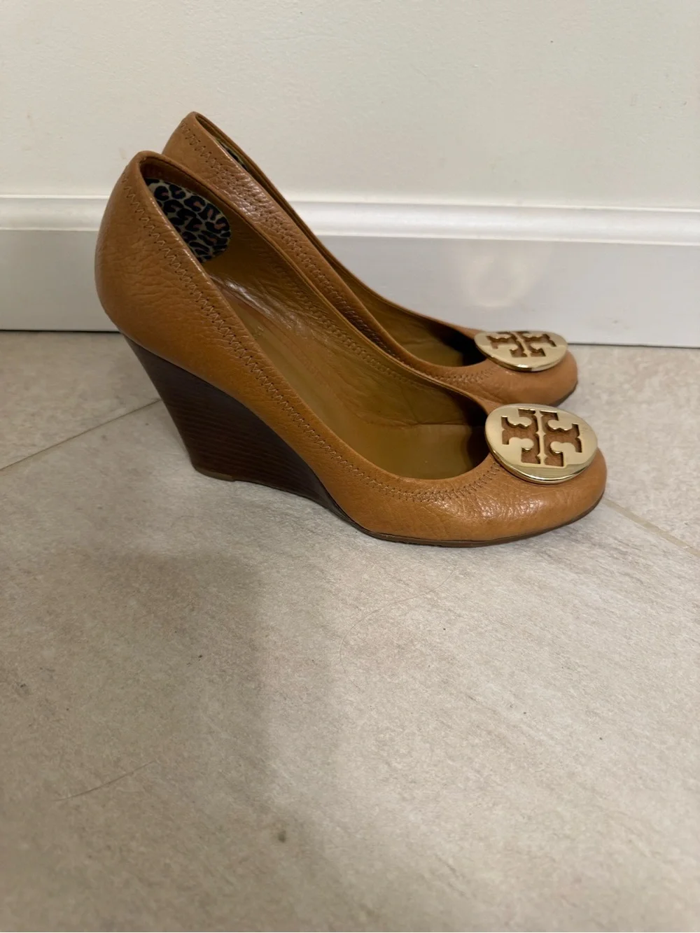 Tory Burch Tan Leather Heels with Gold Logo Medallion